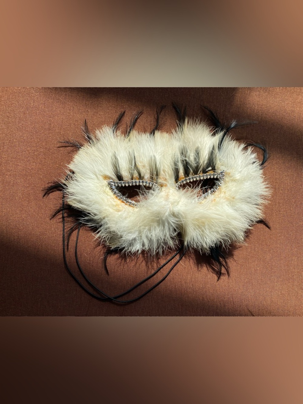 Feathered Masquerade Eye Mask - Cream